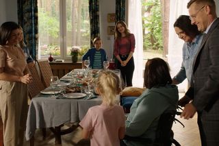 M jak miłość odc. 1818. Krysia Filarska (Hanna Mikuć), Piotrek (Marcin Mroczek), Marysia (Małgorzata Pieńkowsk), Kinga (Katarzyna Cichopek), Franka (Dominika Kachlik), Misiek (Aleksander Bożyk)