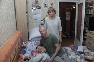 Po 31 latach opieki nad chorą, córką sami usłyszeli diagnozę. Świat im się zawalił! „Błagamy o pomoc dla Karolinki”