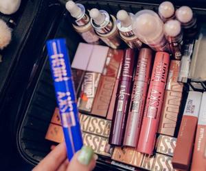 Lot Wizz Air x Sky High do Barcelony! Maybelline New York unosi rzęsy do samego nieba!