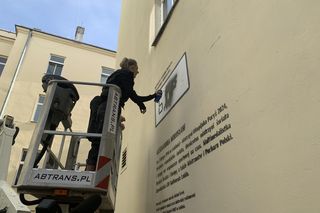 Mural z Aleksandrą Mirosław jest już zaktualizowany. Olimpijka z autorem projektu wymalowała rekord świata