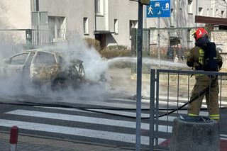 Gigantyczny pożar pod szkołą podstawową w Warszawie. Gęsty dym widać było z kilku kilometrów
