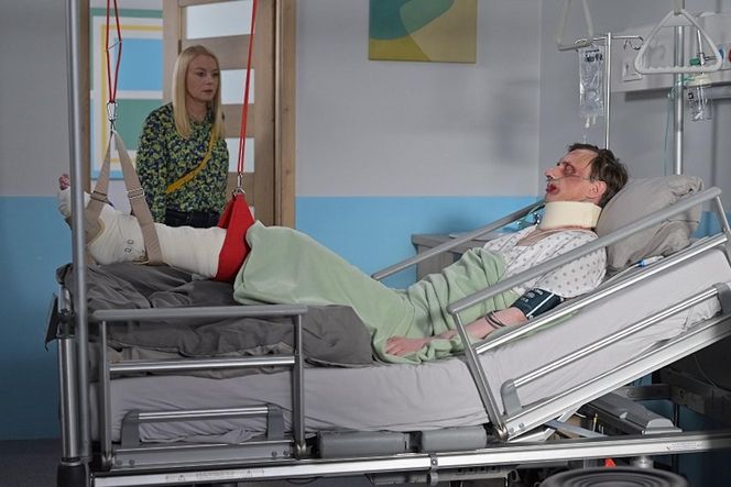 Pierwsza miłość, odcinek 4068: Dramatyczny wypadek Fryderyka. Emilka w szpitalu zrozumie, że to Bartek załatwił Graffa? - ZDJĘCIA
