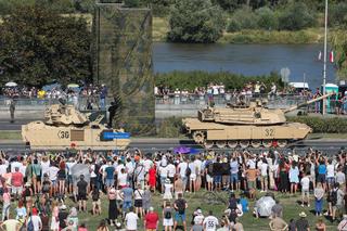Święto Wojska Polskiego w Warszawie. Tłumy przyszły obejrzeć defiladę
