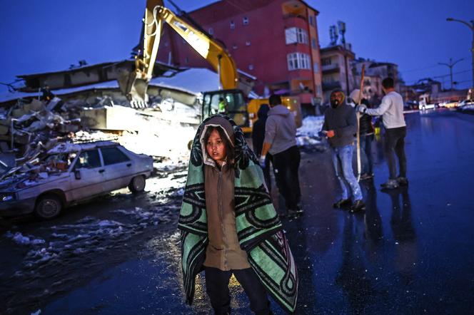 Trzęsienie ziemi w Turcji. Wstrząsające relacje ocalałych. "Krzyczałem, ale nikt mnie nie słyszał"