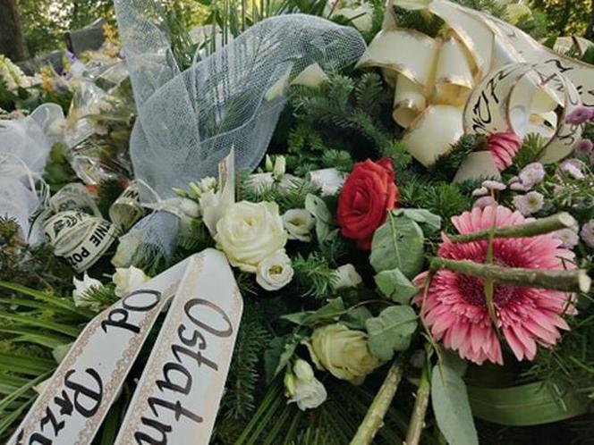 Tarnów. Ostatnie pożegnanie Karoliny Bojarskiej. Grobowiec utonął w kwiatach 