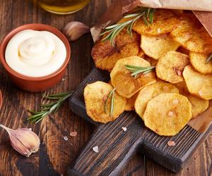 Talarki ziemniaczane to smak, który pamiętasz z dzieciństwa. Pyszna i łatwa słona przekąska 