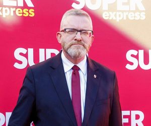 Koniec bezkarności Grzegorza Brauna? Prokurator Generalny stawia zarzuty za skandaliczne słowa o Auschwitz