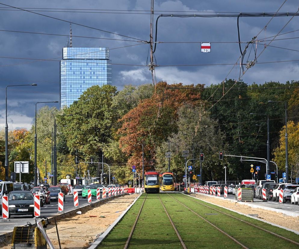 Tramwaje wróciły na Marszałkowską. Jak wygląda ulica po przebudowie?