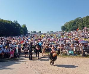   Tłumy pielgrzymów w Gietrzwałdzie. Trwa odpust i dożynki archidecezjalne. Zobacz zdjęcia