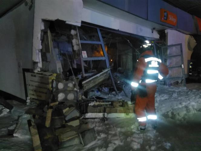 PILNA akcja ratowników w Sosnowcu! Na stacji eksplodował gaz. Budynek runął, są ranni