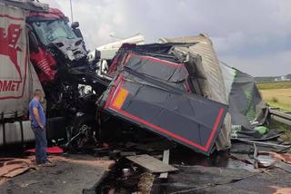 Śląskie: Groźny wypadek na autostradzie A4. Zderzyły się trzy samochody ciężarowe. Są ogromne utrudnienia