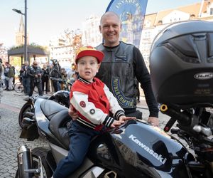 Bytomski Rynek rozbrzmiewał rykiem silników. Motocykliści oficjalnie rozpoczęli sezon. Zobaczcie zdjęcia