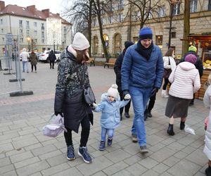 Tyski Jarmark Bożonarodzeniowy trwa w najlepsze. Znakomite koncerty i wyjątkowa atmosfera ZDJĘCIA