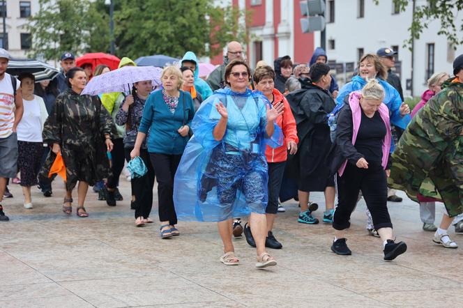 Lubelska Piesza Pielgrzymka na Jasną Górę 2024. Pątnikom deszcz niestraszny!