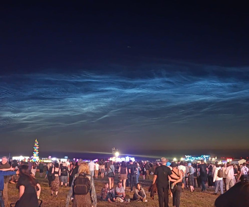 Niesamowite zjawisko widoczne z pola Festiwalu Open'er 2025! Obłoki srebrzyste na kaszubskim niebie [GALERIA] 