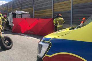 Śmiertelny wypadek na S8 pod Pabianicami. Na kierowcę spadł bus [ZDJĘCIA].