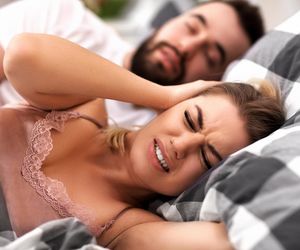 Jak się wyspać, gdy partner obok chrapie? Oto 6 skutecznych wskazówek