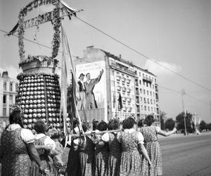 Centralne Dożynki w Warszawie w latach 50.