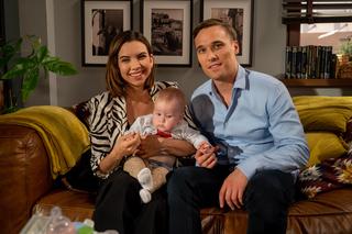 M jak miłość odc. 1694. Aneta (Ilona Janyst), Borysek (Tymon Szkopek), Olek (Maurycy Popiel)