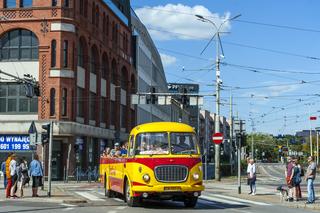 Kultowy autobus - kabriolet wyjedzie na ulice Wrocławia. Fredruś to unikat!