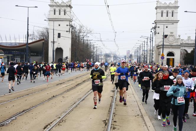 Bieg na Piątkę 2024, Warszawa - zdjęcia. Biegłeś? Szukaj się w galerii!