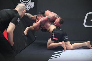 Niewiarygodne, jak po FAME 24 wyglądała twarz Piotra Hallmanna. Denis Załęcki i Gracjan Szadziński zmasakrowali byłego zawodnika UFC