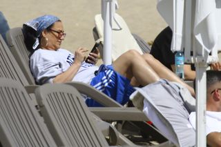 Kayah usiadła na leżaku i się zaczęło. Nie uwierzycie, co było dalej!