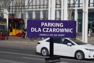 „Parking dla czarownic przy Piotrkowskiej. Zagadkowa sprawa zaginięcia latającej miotły