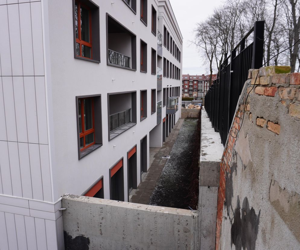 Nowy blok w Białymstoku z widokiem na mur. Tutaj na Podlasiu słońce zobaczysz tylko w TV [ZDJĘCIA]