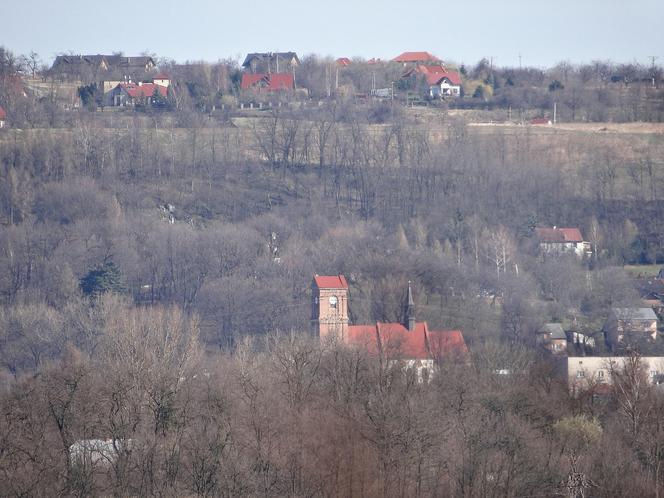 To jedna z najpiękniejszych wsi w Małopolsce. Odnaleziono w niej skarb z czasów średniowiecza