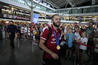 Siatkarze witani na lotnisku po zdobyciu mistrzostwa Europy