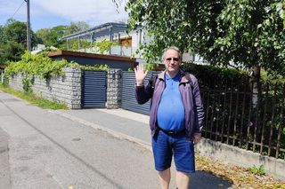 Przyszedł pod nowy dom Andrzeja Dudy w Krakowie, chciał jednego! Pan Robert przyniósł książkę