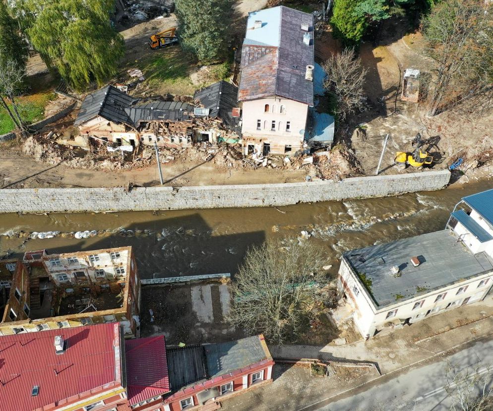 Raport chorobowy po powodzi. Dur brzuszny, WZW A i tężec