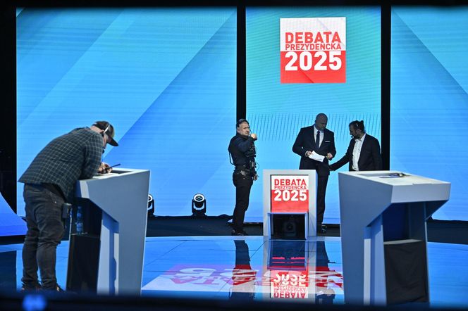 Ostatnie chwile przed debatą kandydatów
