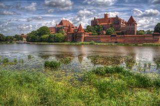 Najważniejsze zamki krzyżackie w Polsce. Zobaczcie zdjęcia tych legendarnych miejsc [GALERIA]