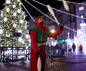 Bytomski rynek świeci się jak choinka. Gwiazda DeLoreana rozświetliła Bytomski Jarmark Świąteczny