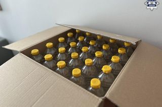 Chciał przekupić policjantów za 20 tys. zł. W garażu trzymał towar warty fortunę. Grozi mu 10 lat