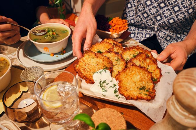 Polacy nie jedzą oczami. Pyszne.pl pokazuje, jak i dlaczego zamawiamy jedzenie z dostawą