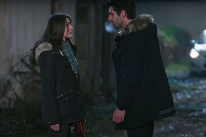 Duygu wyzna Aliemu, że go kocha. Ten odwzajemni się tym samym! 