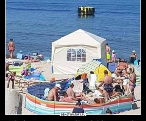 Najlepsze memy o wakacjach nad polskim morzem