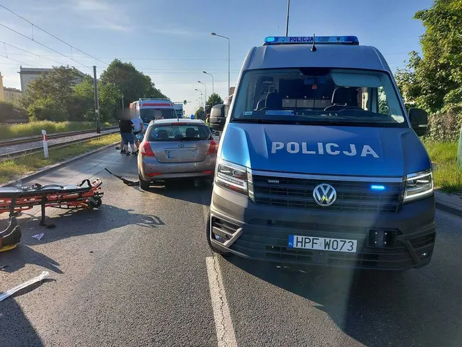 Zobaczył radiowóz i zaczął hamować. Niepotrzebnie! On zginął, policjanci trafili do szpitala [AKTUALIZACJA]