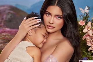 Kylie Jenner z córką w reklamie nowej linii kosmetyków... Stormi! Filmik jest słodki?