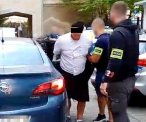 Zażądał 100 tys. zł za wolność innego człowieka. Potworne porwanie w Warszawie. „Z workiem założonym na głowę”