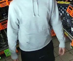 Brutalna bójka w centrum Warszawy. Trzech muszkieterów szuka policja