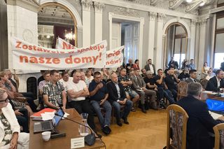 Protest mieszkańców sprzeciwiających się budowie wschodniej obwodnicy Tarnowa na granicy z Wolą Rzędzińską