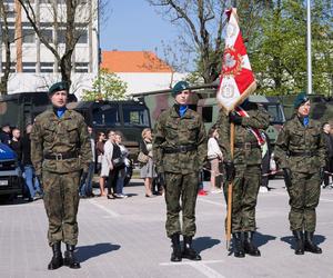 Ponad stu żołnierzy na Placu Solidarności w Olsztynie. Złożyli uroczystą przysięgę [ZDJĘCIA]