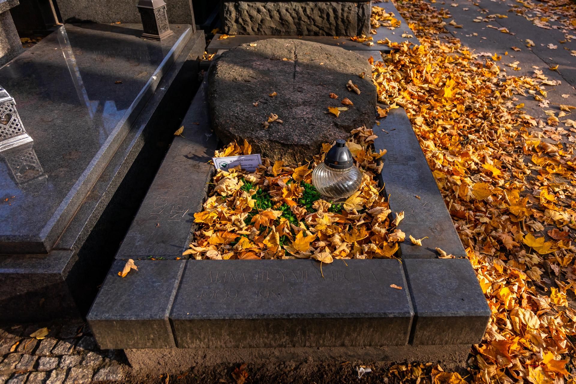 Stare Powązki. Groby architektów