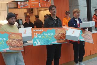 Tłumy na otwarciu Popeyes w Olsztynie. Rekordzista czekał 20 godzin