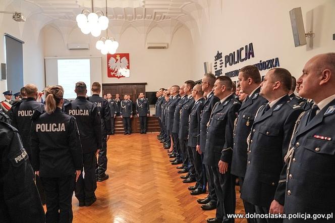 Nowi funkcjonariusze we Wrocławiu. Ponad połowa to policjantki! [ZDJĘCIA]