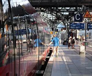 Przez nieuzasadnione użycie sygnałów radio-stop w czterech województwach stanęło 25 pociągów pasażerskich
